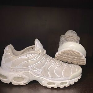 Nike Tn air, size 7.5 womens, off white color